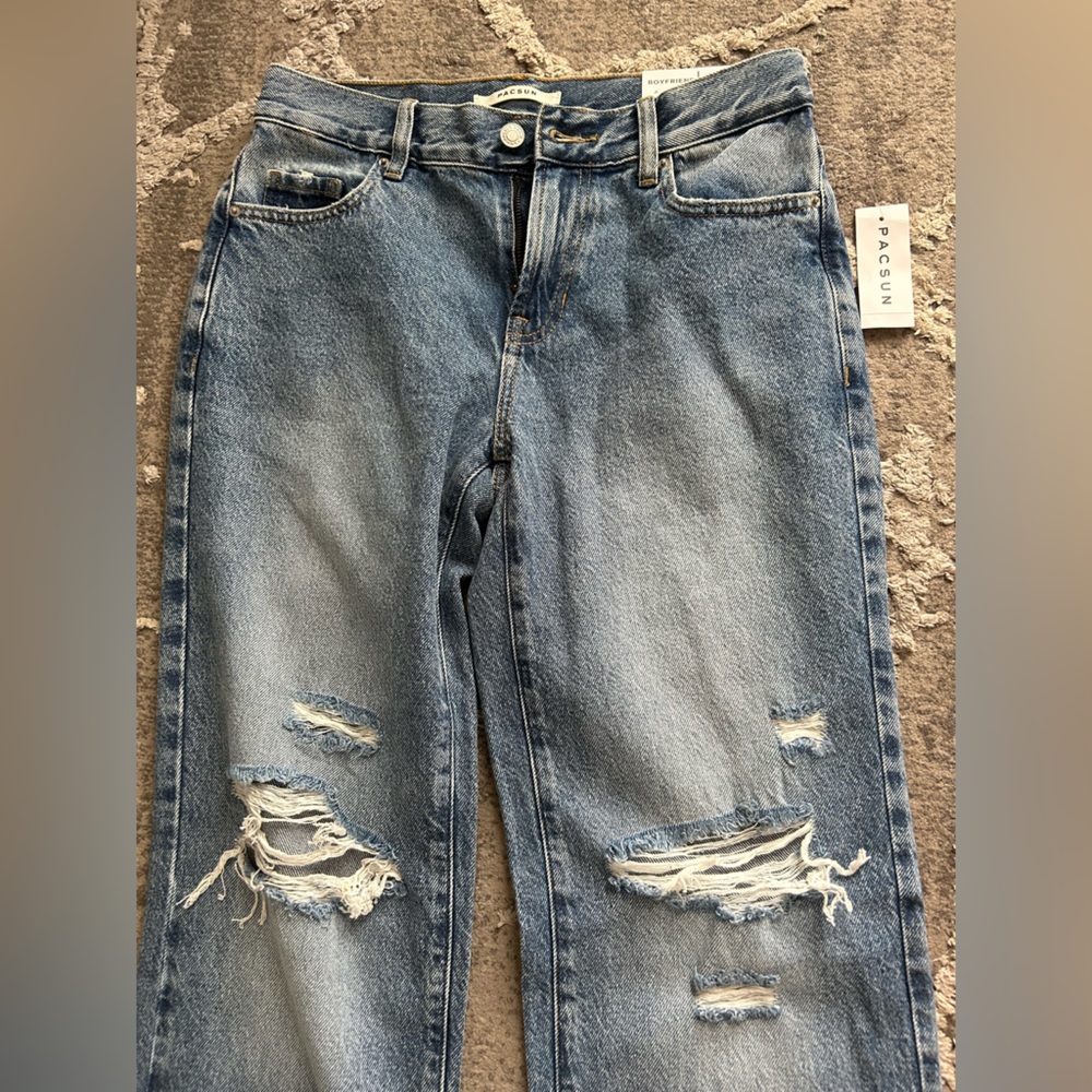*NEVER WORN BEFORE, NEW WITH TAGS!         Size 25 Pacsun Boyfriend Jeans